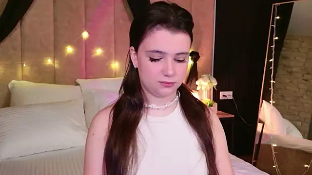 Snapshot of Pauline_Heaven chatting on 12/01/25, 05:34 Pauline Heaven online show from 12/01/25, 05:34