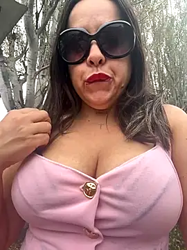 Snapshot of laarti chatting on 09/16/25, 09:43 laarti online show from 09/16/25, 09:43