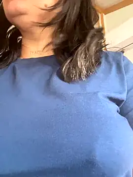Snapshot of laarti chatting on 10/05/25, 11:30 laarti online show from 10/05/25, 11:30