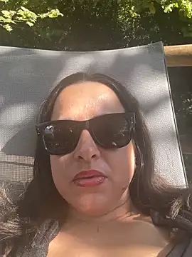 Snapshot of laarti chatting on 10/08/25, 12:25 laarti online show from 10/08/25, 12:25