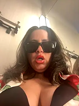 Snapshot of laarti chatting on 10/11/25, 06:17 laarti online show from 10/11/25, 06:17