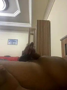 Snapshot of moira_xz chatting on 10/18/25, 01:41 moira xz online show from 10/18/25, 01:41