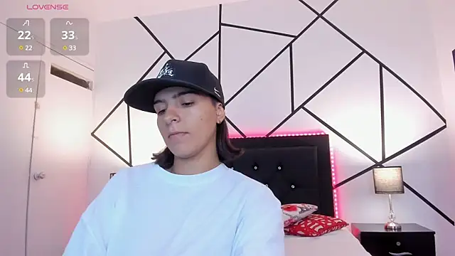 Liiam smith  online show from 02/07/25, 11:45