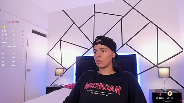 Liiam smith  online show from 02/12/25, 12:22