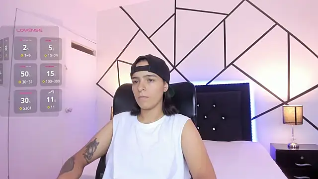 Liiam smith  online show from 03/20/25, 12:43