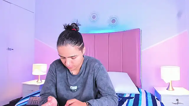 Liiam smith  online show from 09/10/25, 01:11