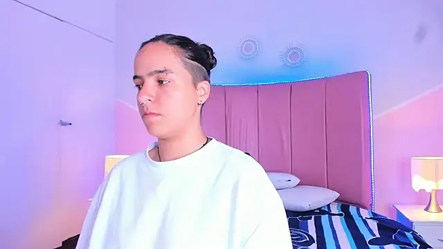 Liiam smith  online show from 09/11/25, 01:11