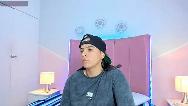 Liiam smith  online show from 12/22/25, 02:14