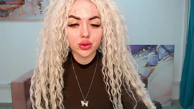 Snapshot of MissisCaty chatting on 02/13/25, 04:11 MissisCaty online show from 02/13/25, 04:11