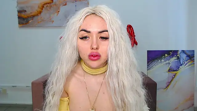 Snapshot of MissisCaty chatting on 03/20/25, 12:32 MissisCaty online show from 03/20/25, 12:32