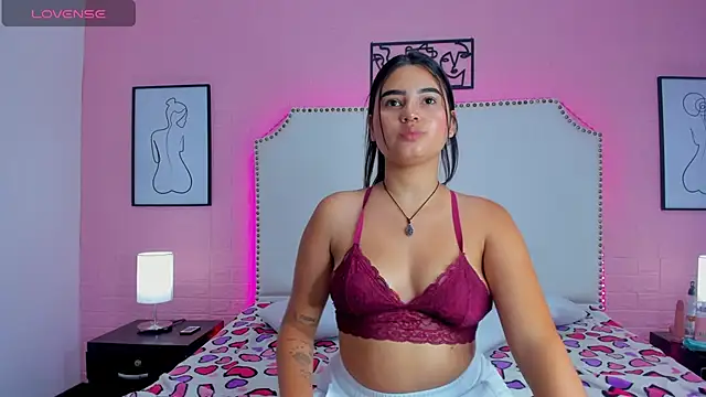  Emma whiitee  online show from 10/10/25, 03:33