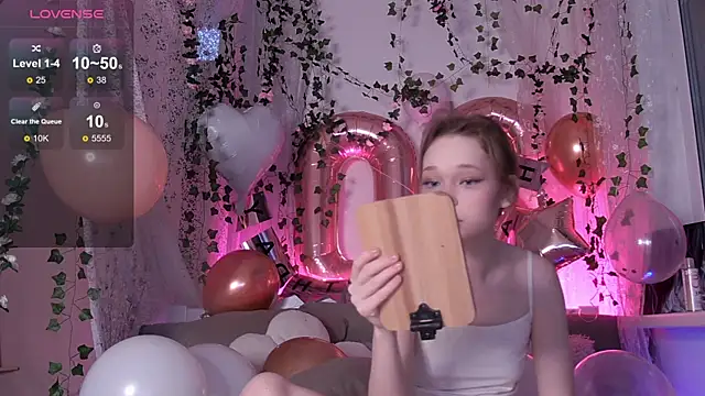 Snapshot of Kellybbface chatting on 12/01/25, 05:23 Kellybbface online show from 12/01/25, 05:23