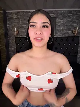 Snapshot of TayylorSexx chatting on 06/18/26, 05:30 TayylorSexx online show from 06/18/26, 05:30
