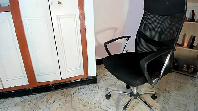 Violetta 0 online show from 11/04/25, 01:32