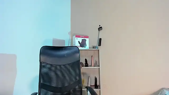 Violetta 0 online show from 11/11/25, 01:44