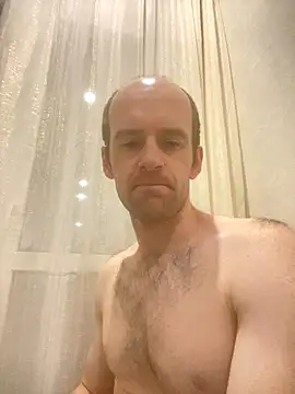 LynnAhNight online show from 10/09/25, 02:42