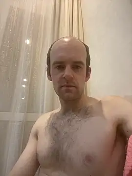 LynnAhNight online show from 10/28/25, 02:59