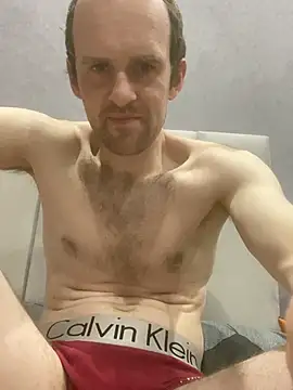 LynnAhNight online show from 04/14/26, 05:52