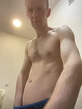 LynnAhNight online show from 04/22/26, 03:09