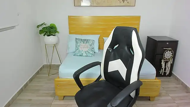 tiffanny doll  online show from 03/03/25, 03:09