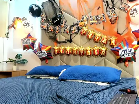 AzunaStar online show from 10/20/25, 09:59