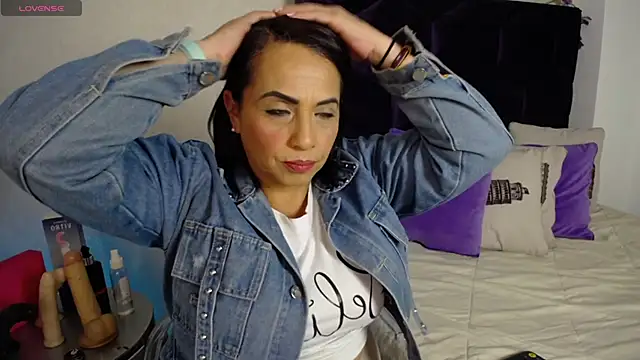 GochitaWild online show from 09/08/25, 08:19