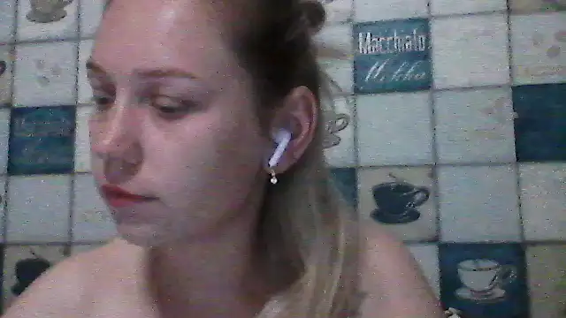 Snapshot of Anna_wey chatting on 07/19/26, 07:28 Anna wey online show from 07/19/26, 07:28