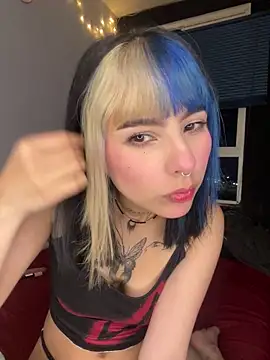 Snapshot of mavimist__ chatting on 09/10/25, 12:10 mavimist   online show from 09/10/25, 12:10