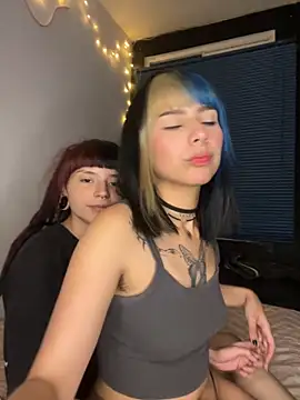 Snapshot of mavimist__ chatting on 09/18/25, 04:36 mavimist   online show from 09/18/25, 04:36