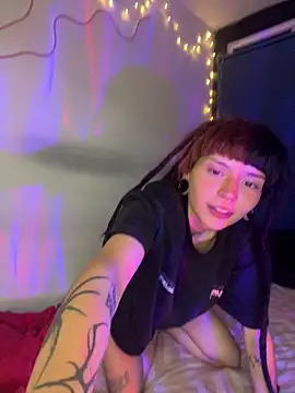 Snapshot of mavimist__ chatting on 10/03/25, 01:13 mavimist   online show from 10/03/25, 01:13