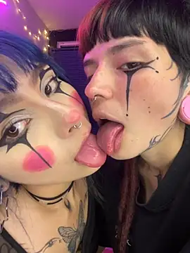 Snapshot of mavimist__ chatting on 10/31/25, 02:56 mavimist   online show from 10/31/25, 02:56