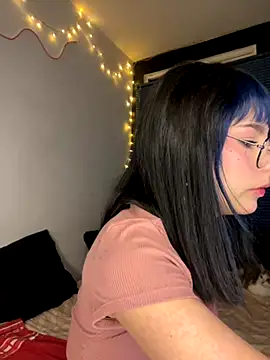 Snapshot of mavimist__ chatting on 11/01/25, 01:40 mavimist   online show from 11/01/25, 01:40