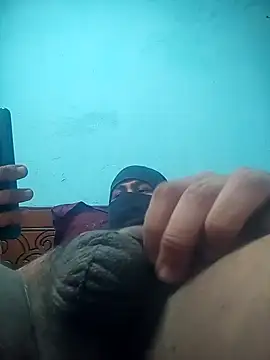 Snapshot of deshiboyz chatting on 02/14/25, 09:34 deshiboyz online show from 02/14/25, 09:34