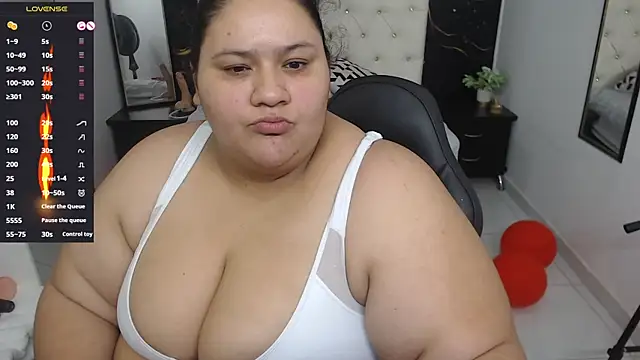Snapshot of Aaliyah11 chatting on 02/19/25, 02:23 Aaliyah11 online show from 02/19/25, 02:23