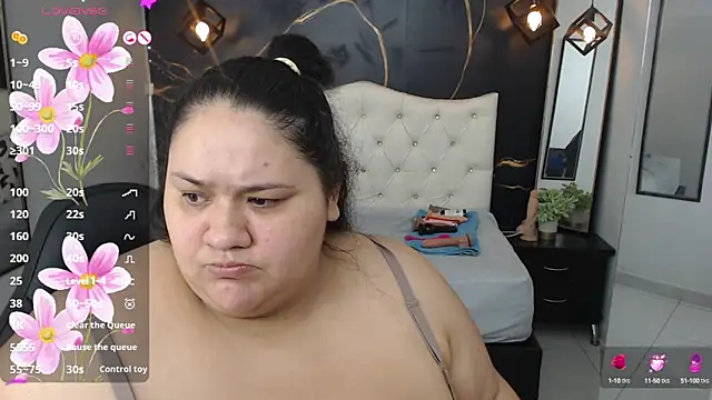 Snapshot of Aaliyah11 chatting on 03/21/25, 02:39 Aaliyah11 online show from 03/21/25, 02:39