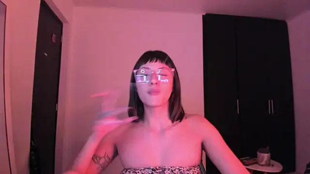 ggor4w33 online show from 10/04/25, 11:14