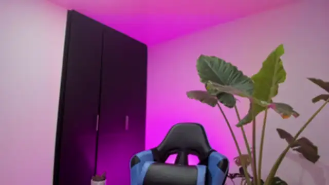 ggor4w33 online show from 10/13/25, 09:53