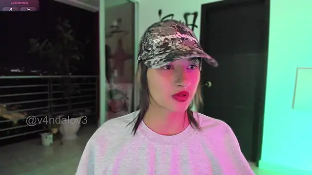 ggor4w33 online show from 12/22/25, 08:11