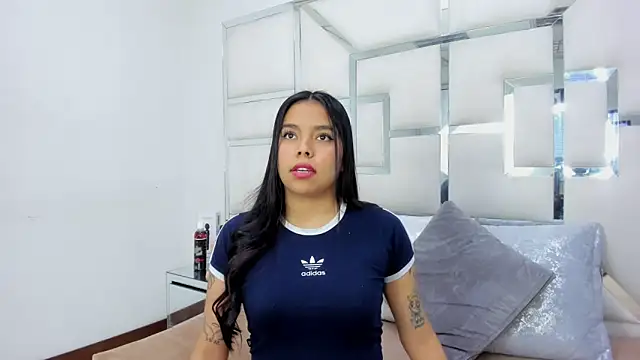 ZoeWan69 online show from 03/19/25, 11:17