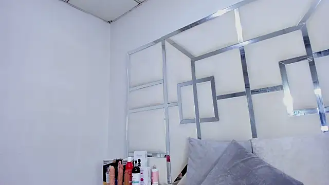 ZoeWan69 online show from 10/03/25, 11:29