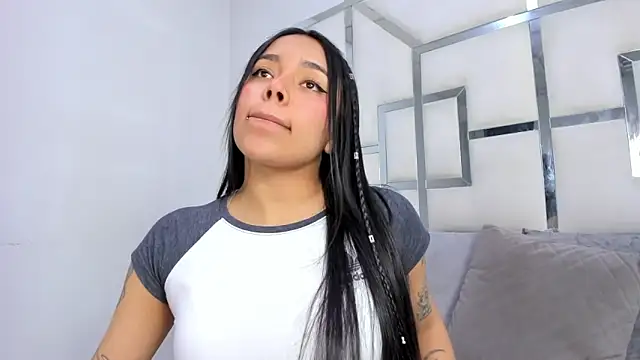 ZoeWan69 online show from 11/17/25, 03:23