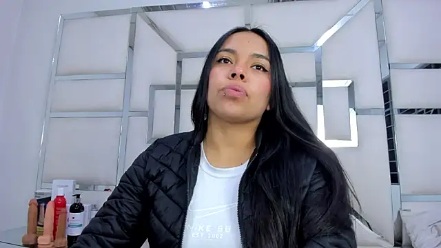 ZoeWan69 online show from 12/03/25, 11:30