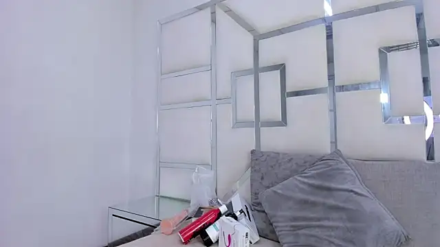 ZoeWan69 online show from 12/16/25, 11:04