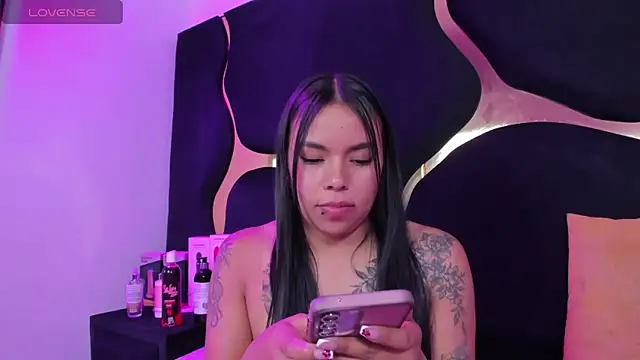 ZoeWan69 online show from 03/02/26, 07:15