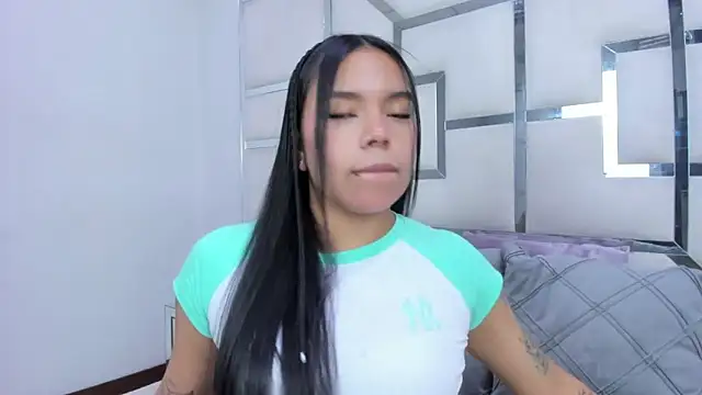 ZoeWan69 online show from 04/12/26, 02:22