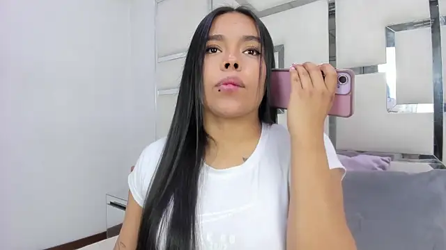 ZoeWan69 online show from 04/22/26, 01:45