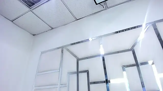 ZoeWan69 online show from 04/23/26, 01:35