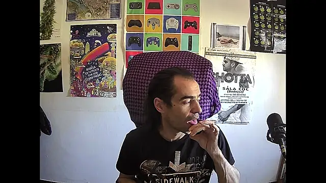 ReyDeBotones online show from 04/22/26, 12:39