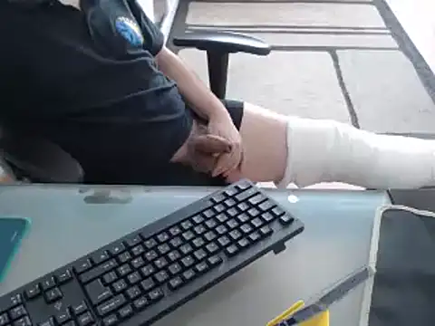 Snapshot of ruplumber chatting on 02/04/25, 12:00 ruplumber online show from 02/04/25, 12:00