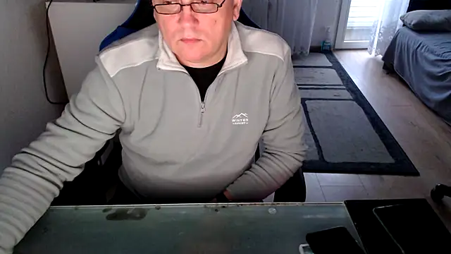 Snapshot of ruplumber chatting on 10/06/25, 04:04 ruplumber online show from 10/06/25, 04:04